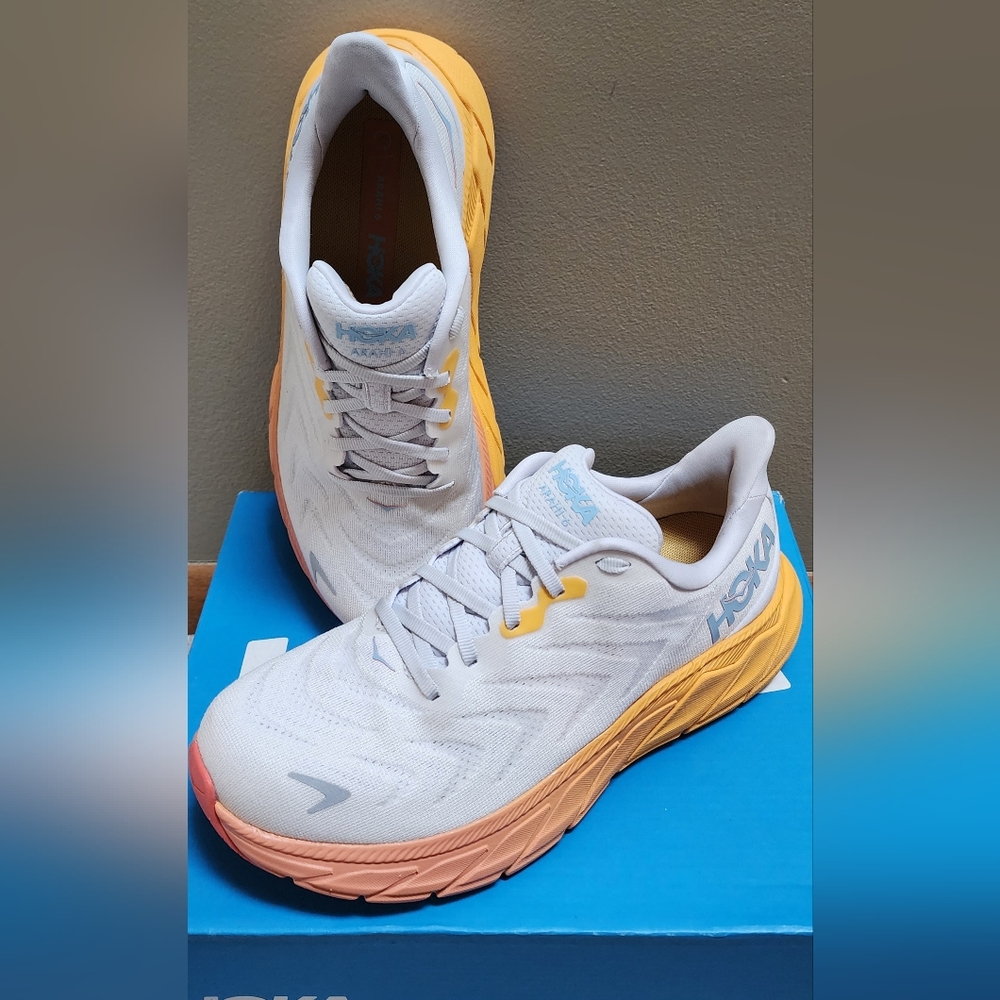 HOKA Arahi 6, women's 7.5 WIDE NWOT
